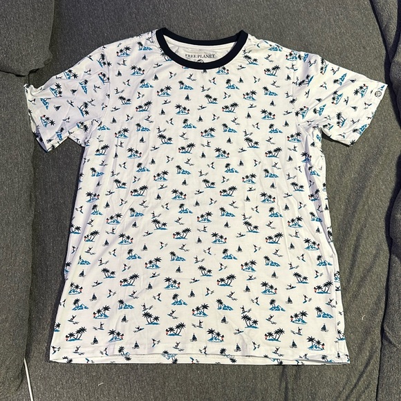 Free Planet White T Shirt - Picture 1 of 2